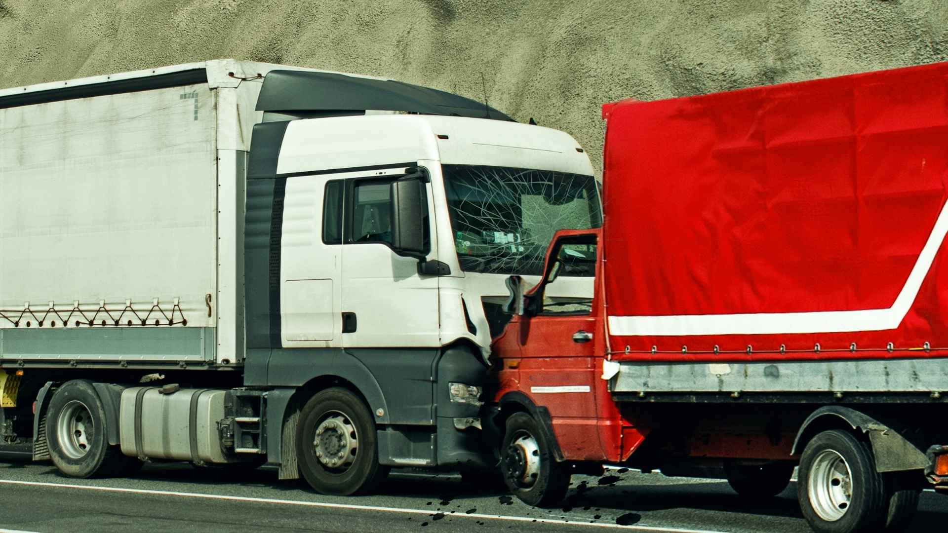 What to Do Immediately After a Trucking Accident in Alabama