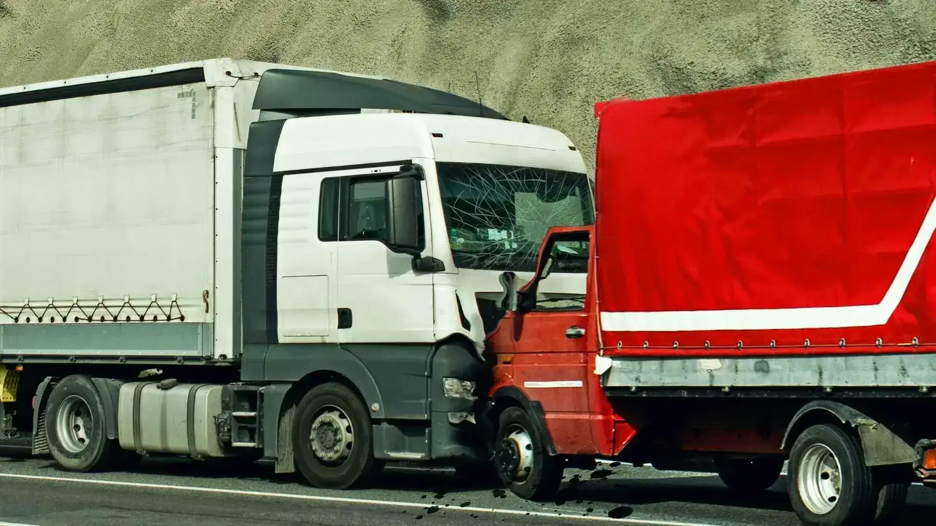 What to Do Immediately After a Trucking Accident in Alabama